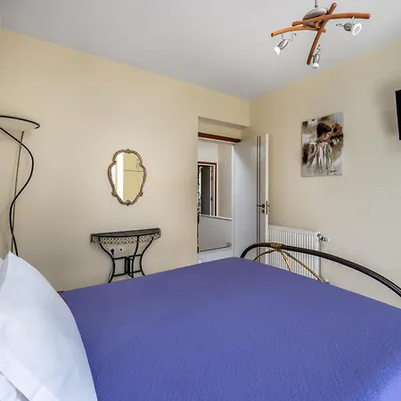 Evmar Villa *