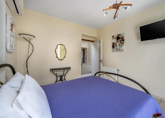 Evmar Villa *